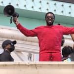 Sean quot Diddy quot Combs shows love to Hollywood Tourists as he films scenes for hosting and producing the upcoming Billboard Awards