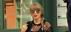 Taylor Swift leaves apartment to show stadium tour show in New Jersey
