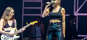 Taylor Swift makes a surprise guest appearance during Haim s show at the O2 Arena