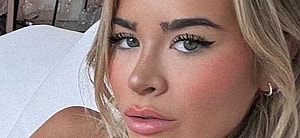 Emily Elizabeth snaps a selfie.