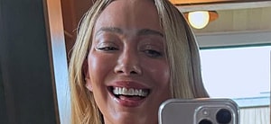 Hilary Duff mirror selfie