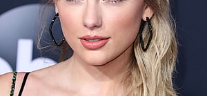 Taylor Swift at the 2019 American Music Awards - Arrivals