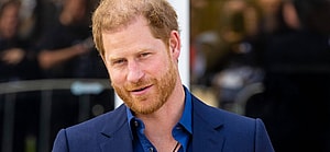 Prince Harry, Duke of Sussex visits wheelchair basketball during the Invictus Games at Zuiderpark in The Hague. 22 Apr 2022 Pictured: Prince Harry, Duke of Sussex visits wheelchair basketball during the Invictus Games at Zuiderpark in The Hague.