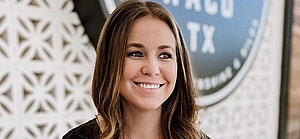 A close up portrait of Jana Duggar smiling