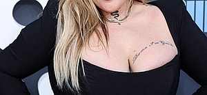 Elle King at 2022 Billboard Music Awards