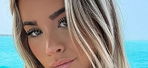 Emily Elizabeth snaps a selfie.