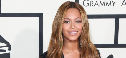 Beyoncé posing on the red carpet at the Grammys.
