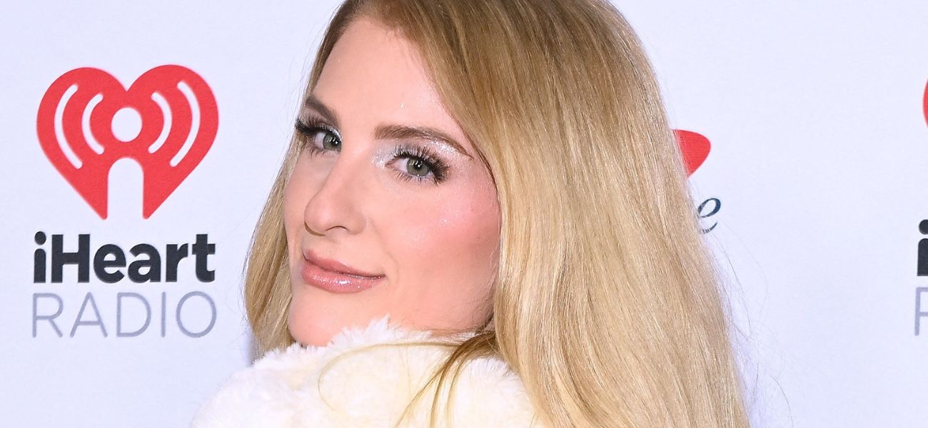 Meghan Trainor fala sobre o lado ‘comovente’ da barriga de aluguel