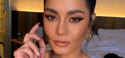 Vanessa Hudgens selfie