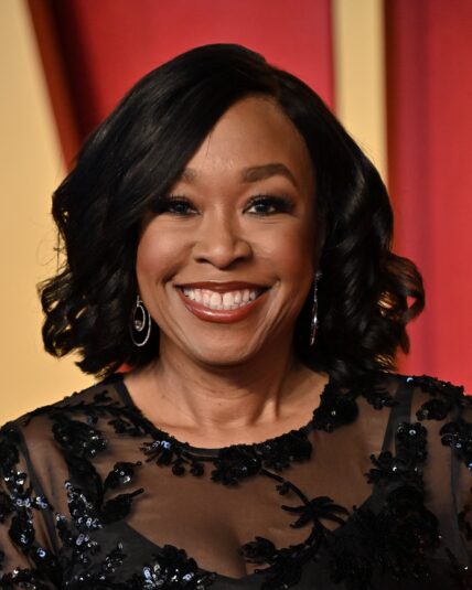 Shonda Rhimes posing on the red carpet.
