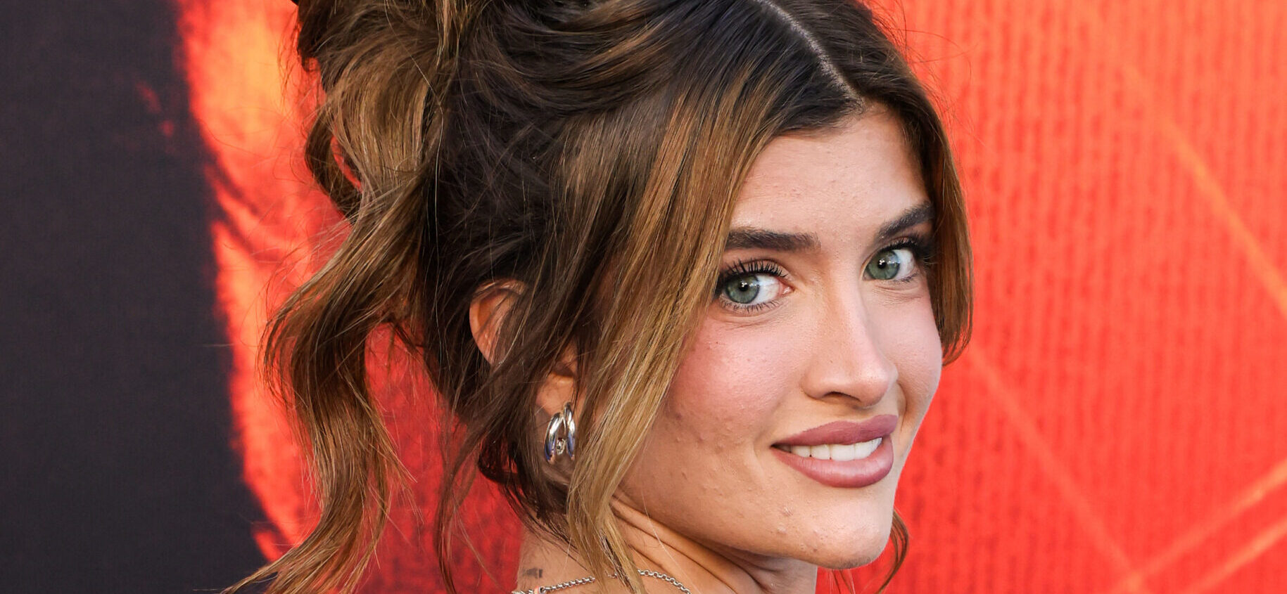 Sami Sheen aumenta a temperatura no ‘Barbie Beach Day’
