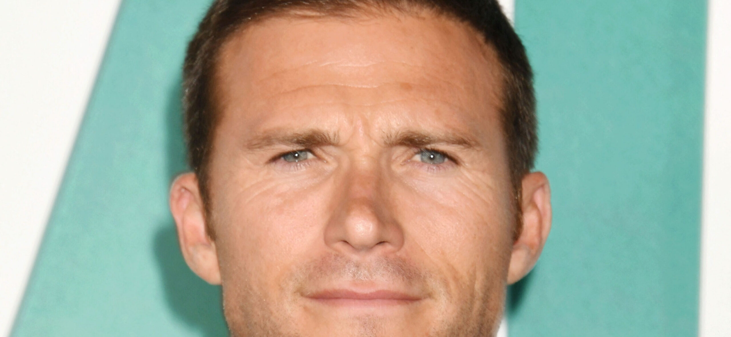 Scott Eastwood expõe um drama chocante de Hollywood no set