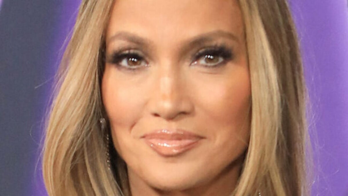 Jennifer Lopez Highlights ‘New Implants’ In Plunging Braless Dress On Water Taxi 2 2025 American Music Awards Winners Walk MEGA1316984 034 scaled e1785703945479
