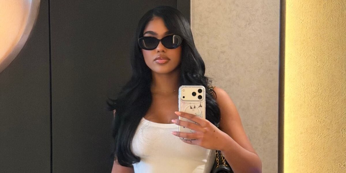 Andreina Santos’ Tiny Bikini Has Fans Offering Dating Advice 2 Andreina Santos 1