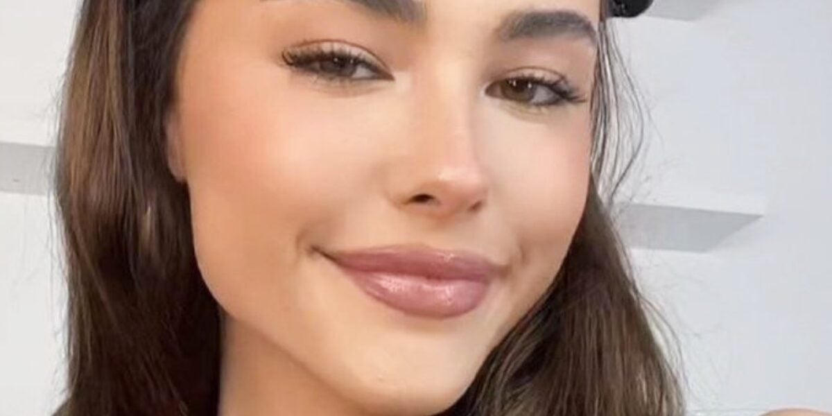 Madison Beer wall 1300
