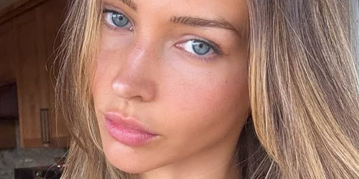 Rachel Cook Camping In Perky Braless Top Shows Them ‘Pointing Out’ 2 rachel cook face 1300