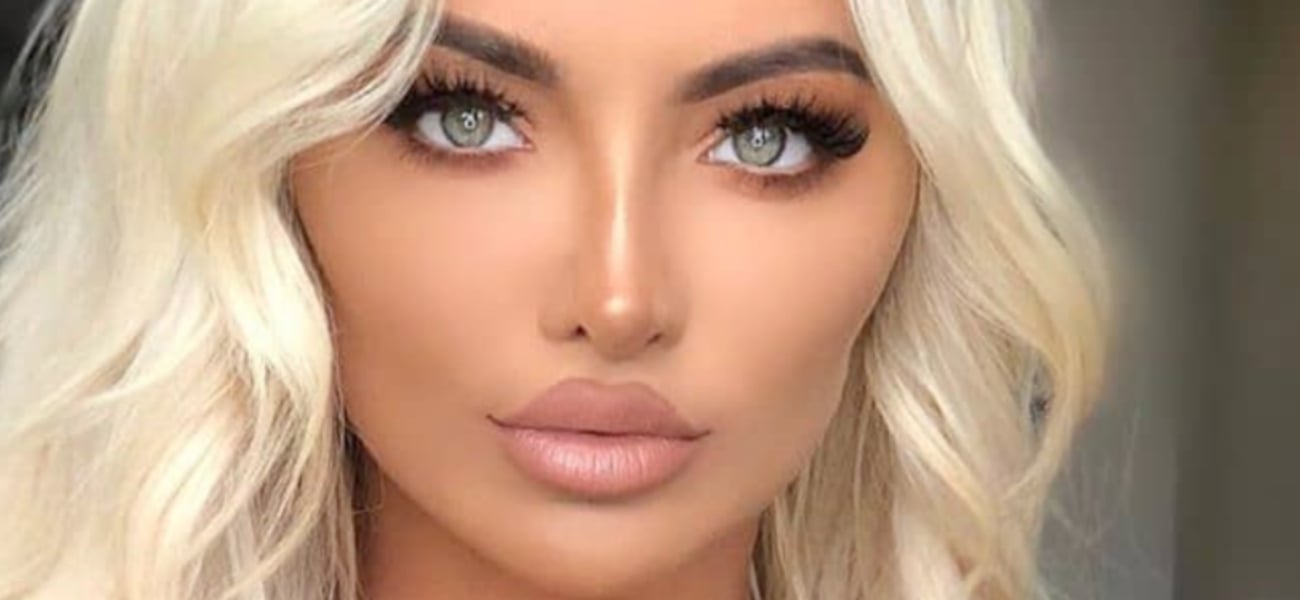 Lindsey Pelas s close 1300