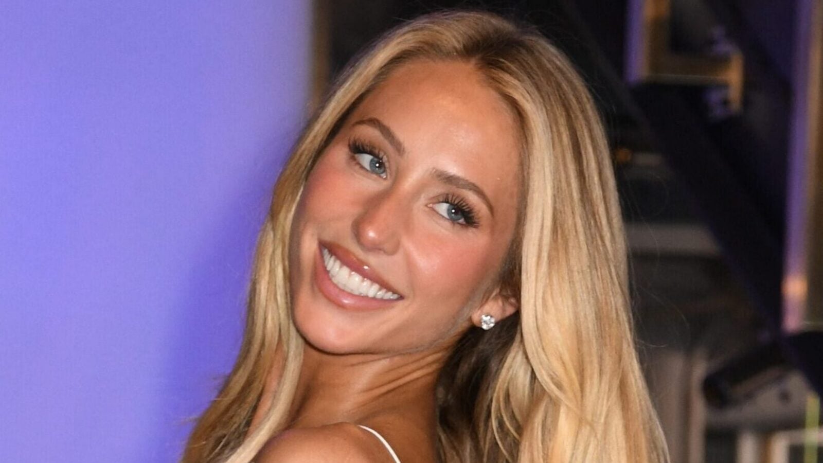 Alix Earle In Tiny Red Bikini Shows Off ‘Abs On Fire’ 1 Sports Illustrated Swimsuit Models at Empire State Building MEGA1450627 067 scaled e1788773845409