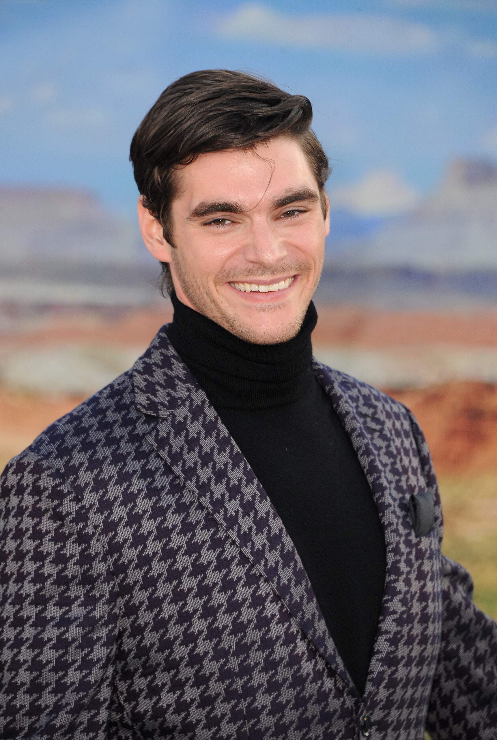 RJ Mitte’s Financial Dispute Resurfaces With New Police Complaint