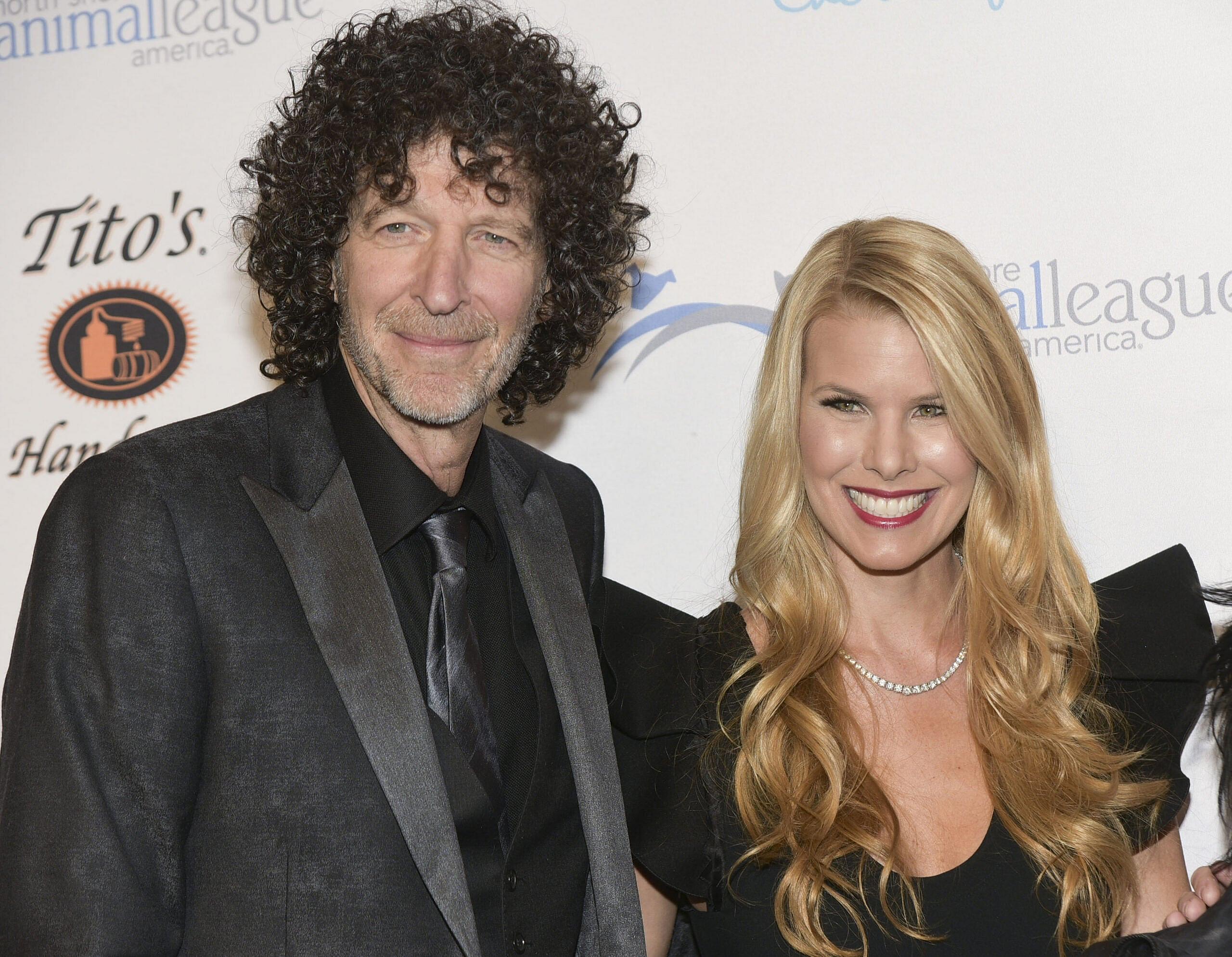 Howard Stern's Wife Shares Romantic Christmas Photos With The King!