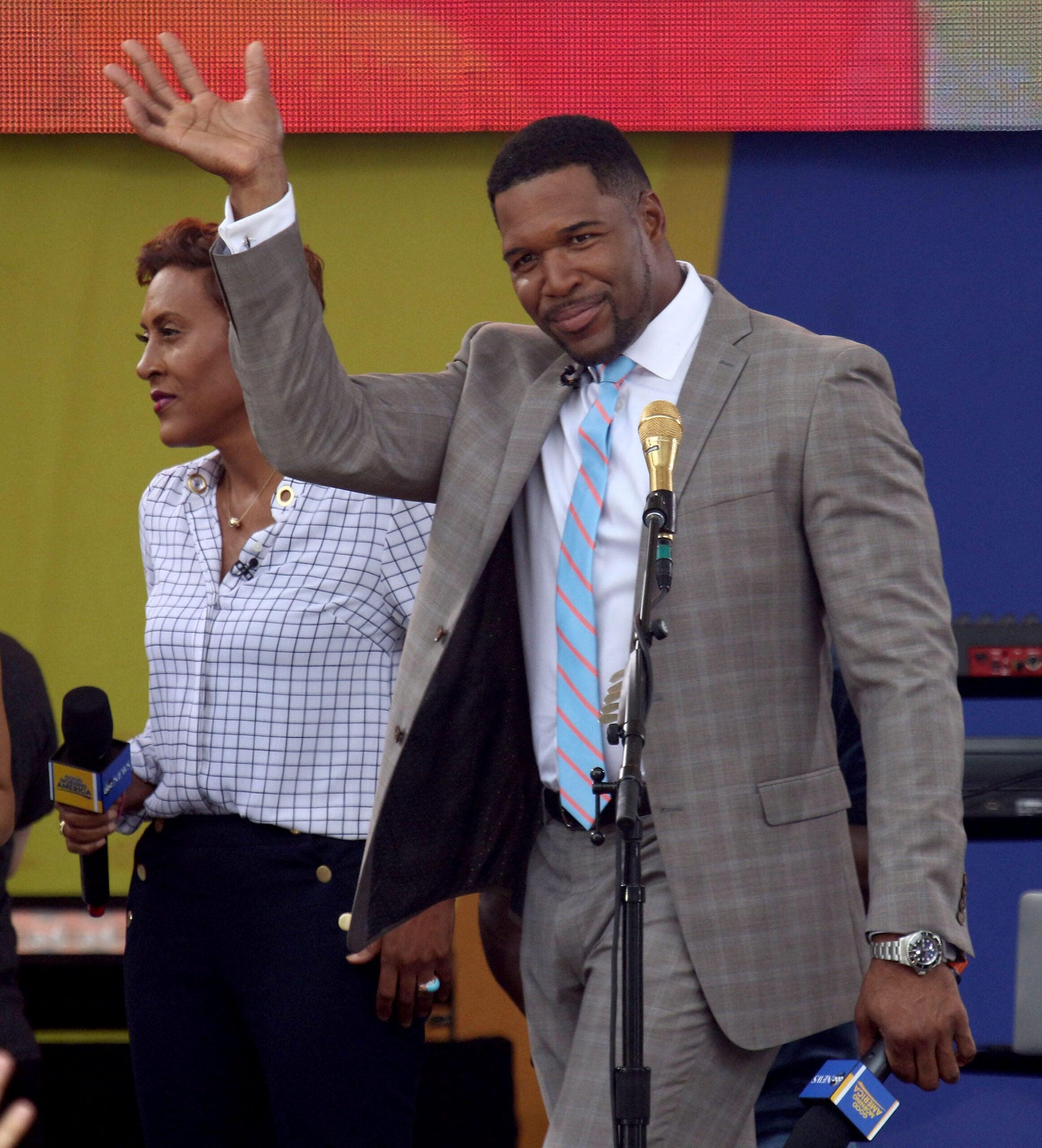 Michael Strahan and Robin Roberts at GMA