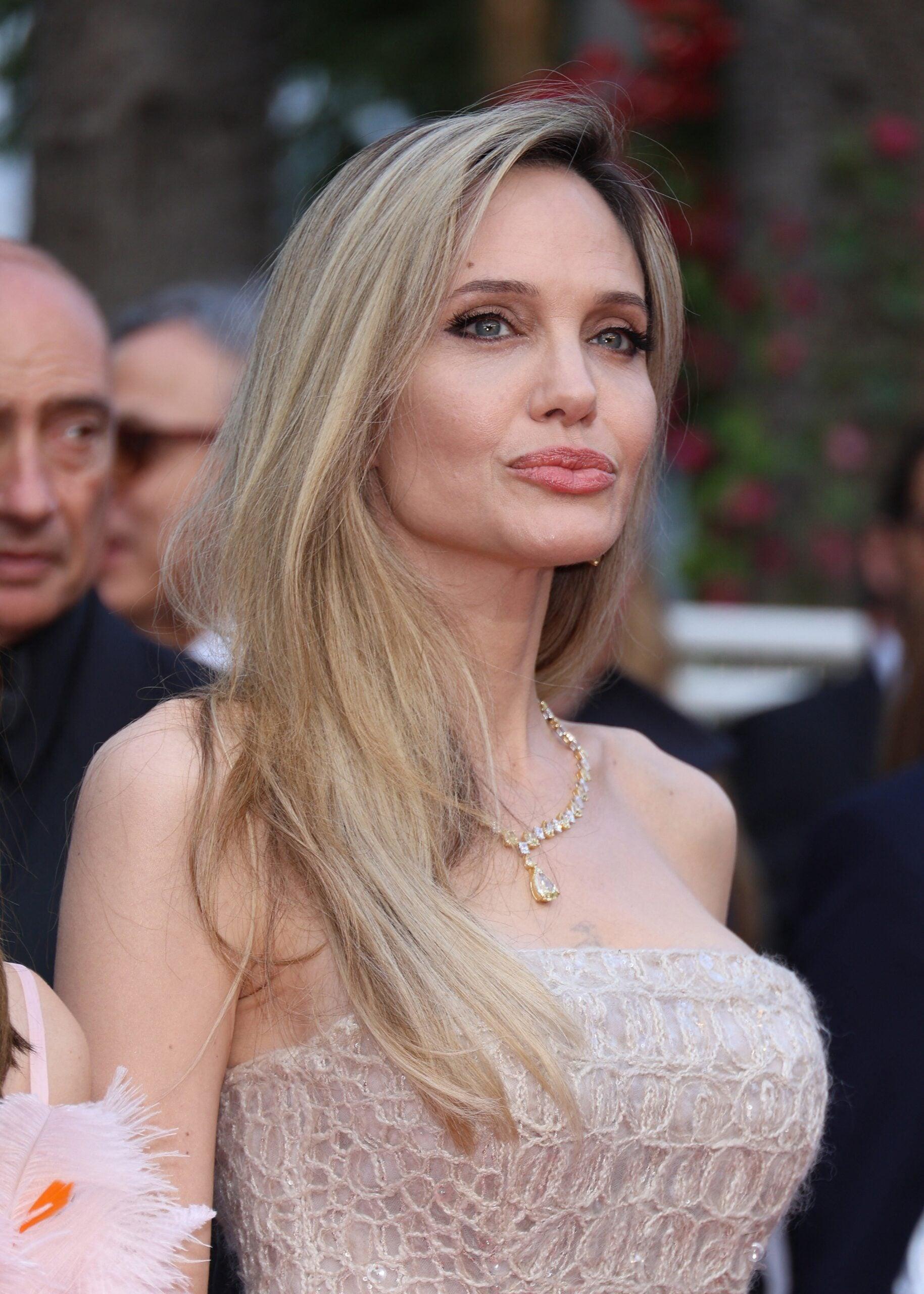 Angelina Jolie no tapete vermelho ''Eddington'' - O 78º Festival de Cinema de Cannes em Cannes, França