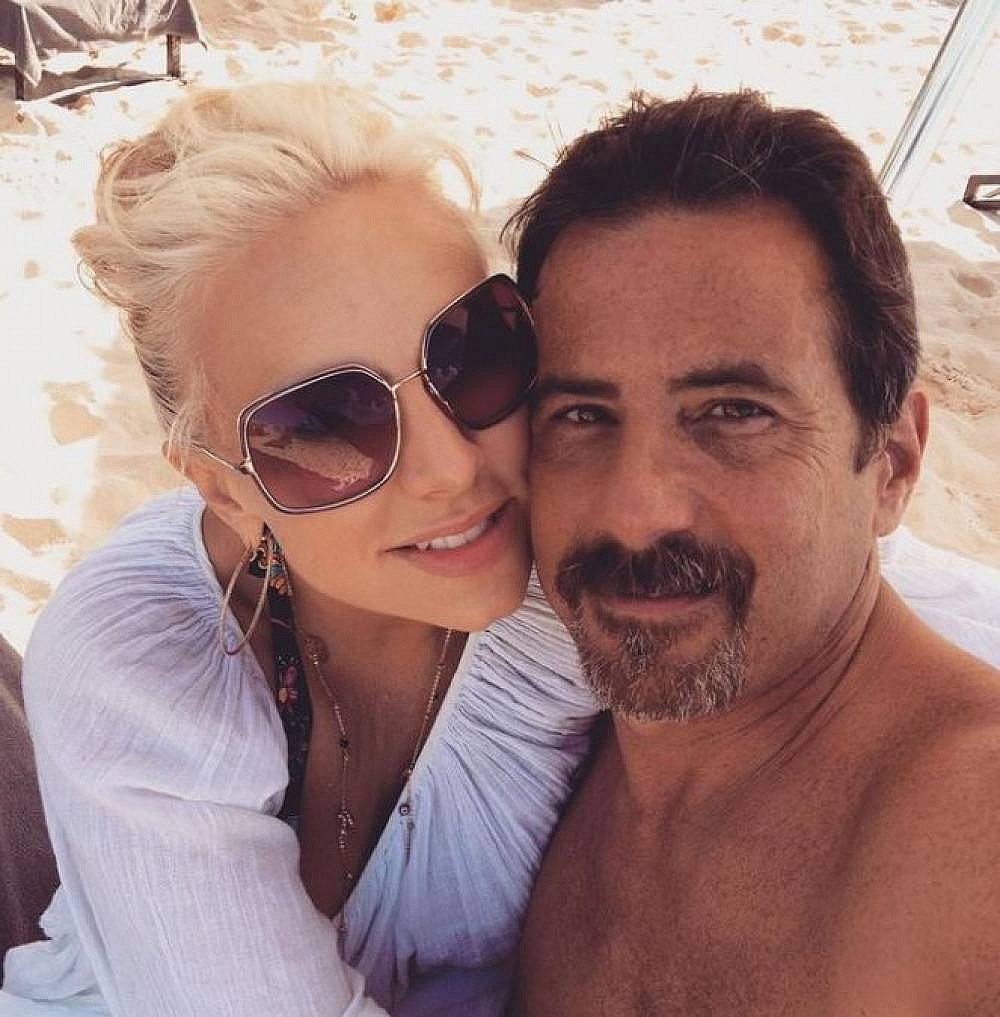 Margaret Josephs and Joe Benigno taking a selfie on the beach