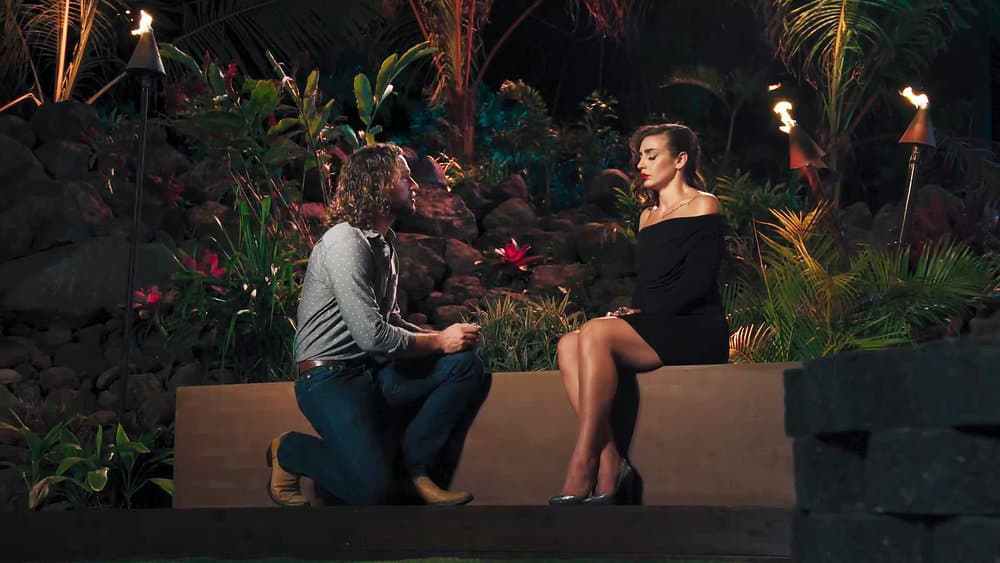 Hania proposing to Ash at Final Bonfire on Temptation Island