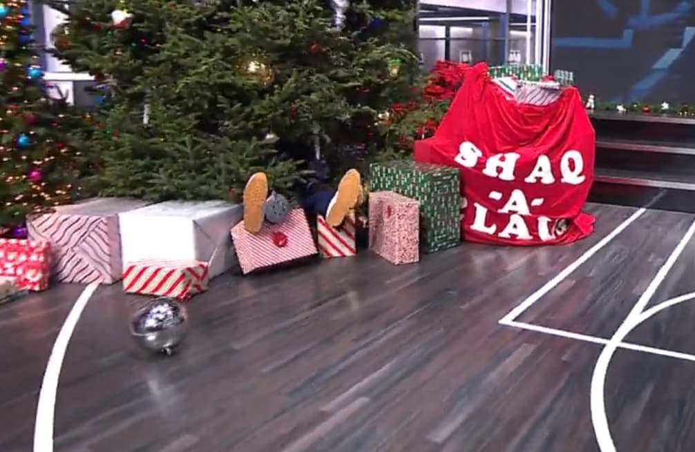 Shaquille O'Neal in the Christmas tree