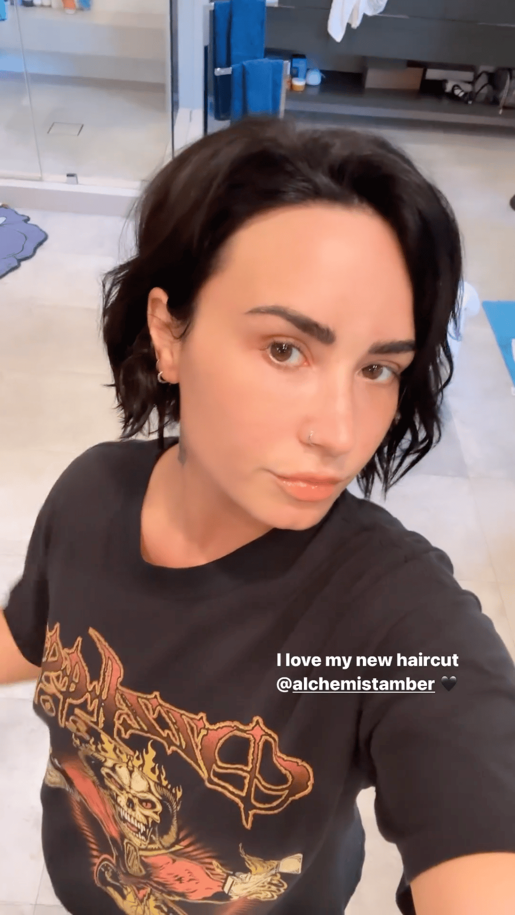 Demi Lovato flaunts new hair and natural beauty
