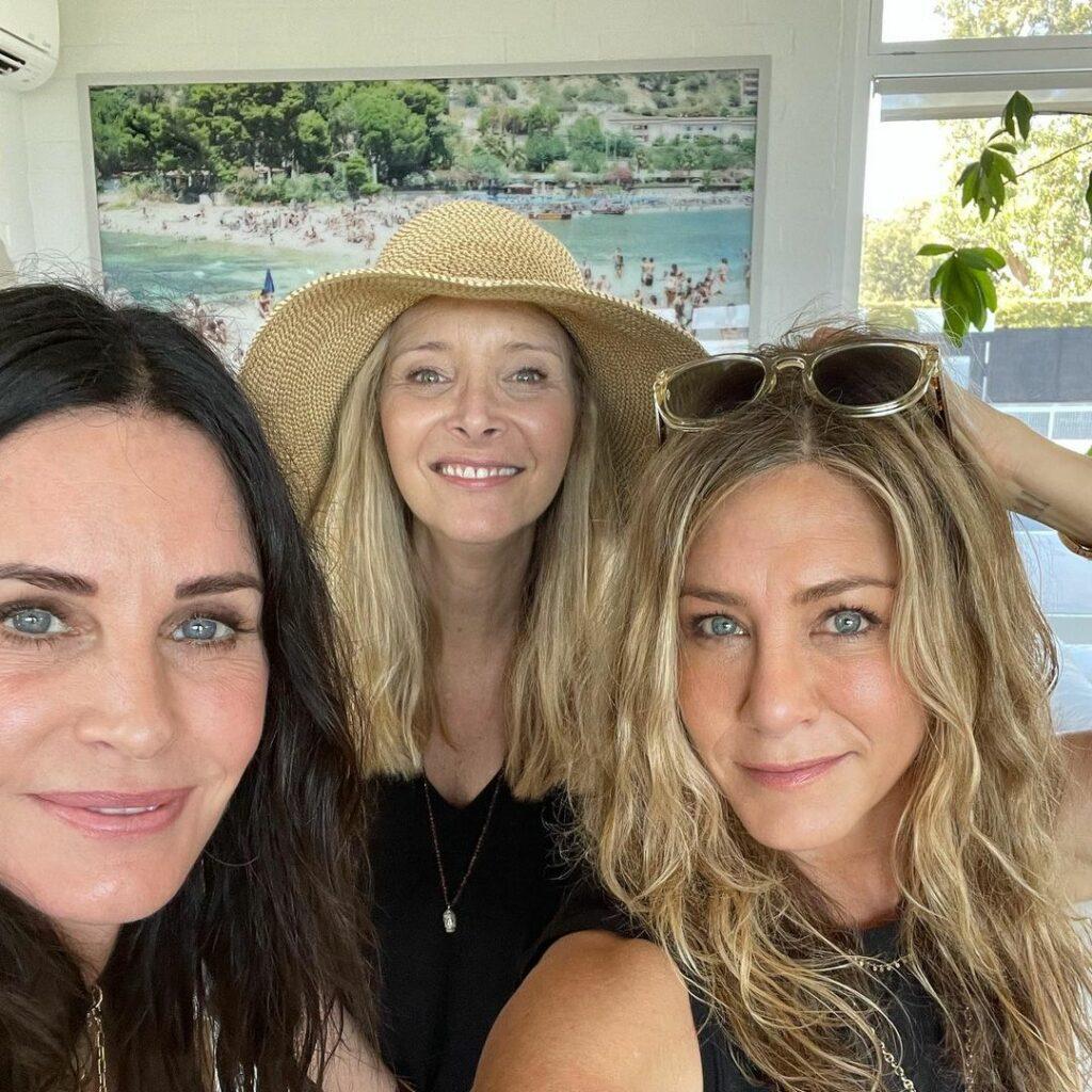 'Friends' are back for charity