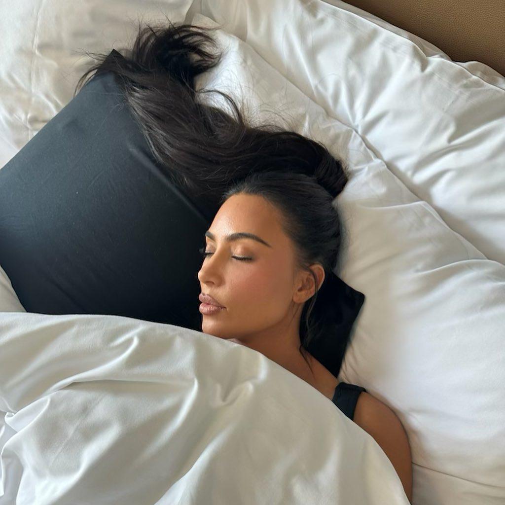 Kim Kardashian seen sleeping with makeup