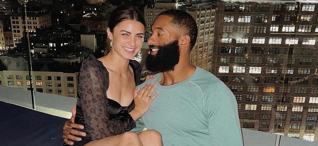 A photo of Matt James and Rachael Kirkconnell cuddling