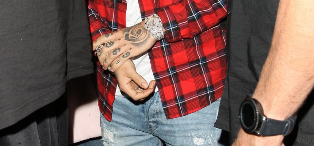 Tekashi 6ix9ine Dangerously Flaunts $1 Million Cash