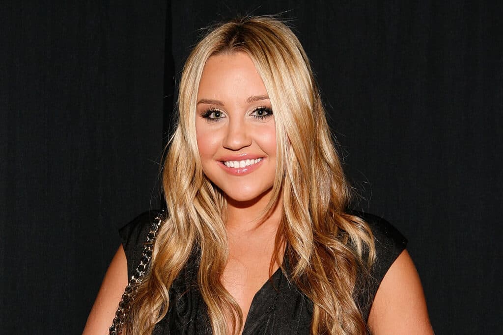 Amanda Bynes with blonde hair