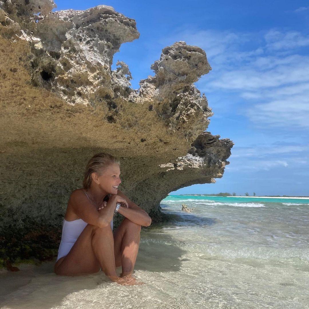 Christie Brinkley posing for the camera.