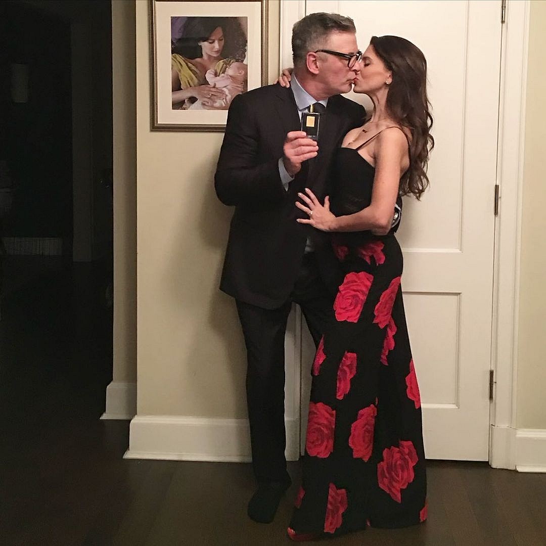 Hilaria and Alec Baldwin share a sweet kiss
