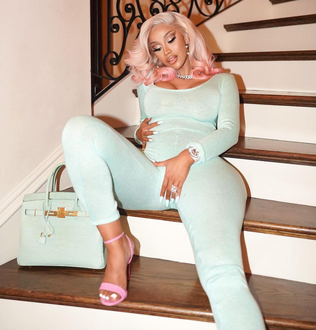 Cardi B sparks pregnancy rumors with photo