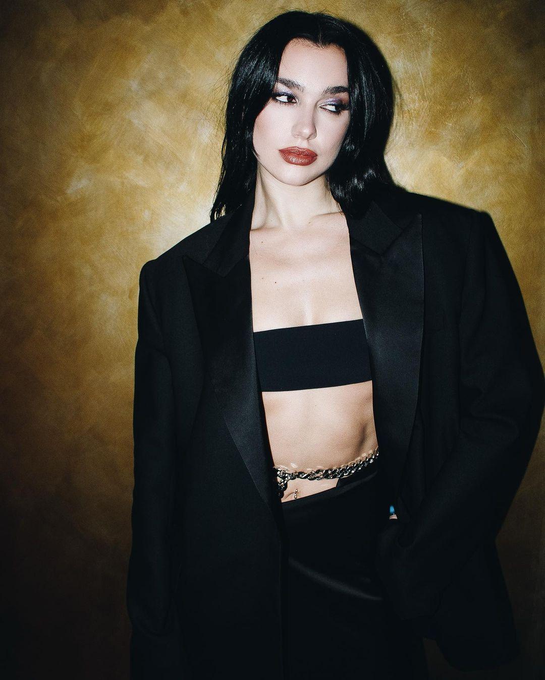 Dua Lipa flaunts abs in Vampire-inspired Photo
