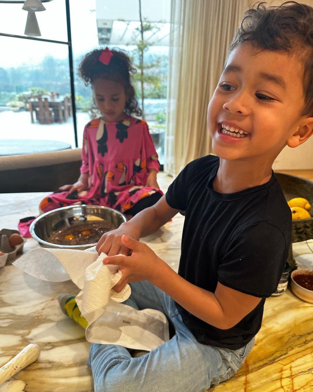 Luna Legend being the ultimate big sister