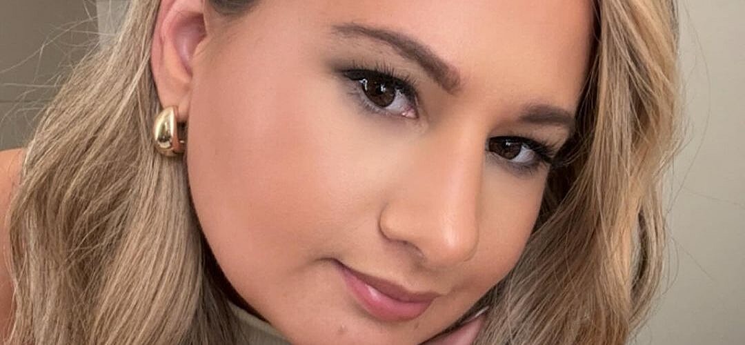 Gypsy Rose Blanchard takes a selfie