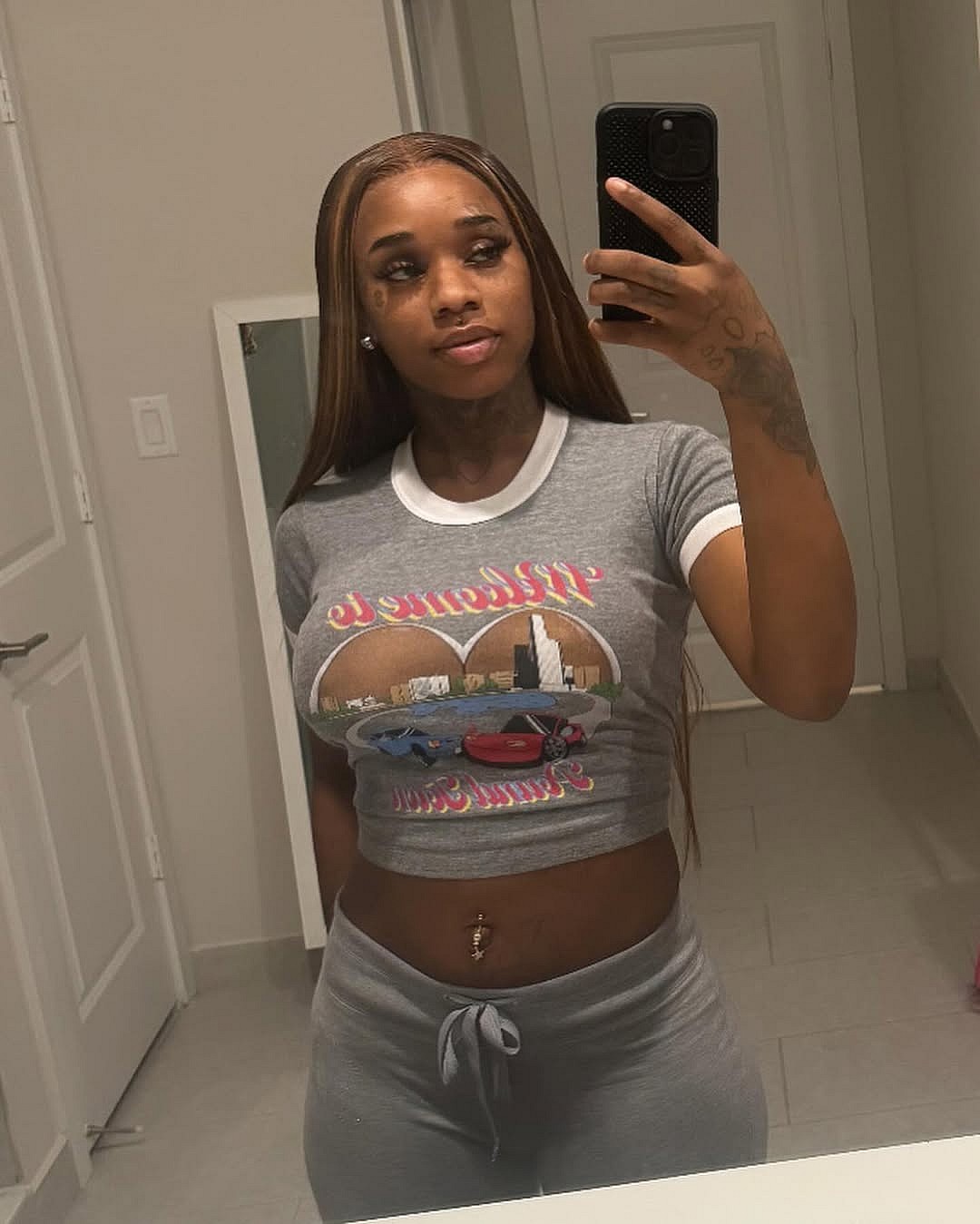 Sexyy Red takes mirror selfie