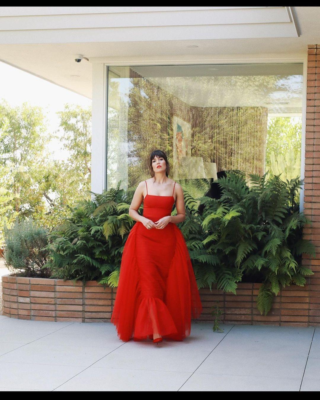 ‘This Is Us’ Star Mandy Moore Eats Pizza Naked Following 2021 Emmy Awards!