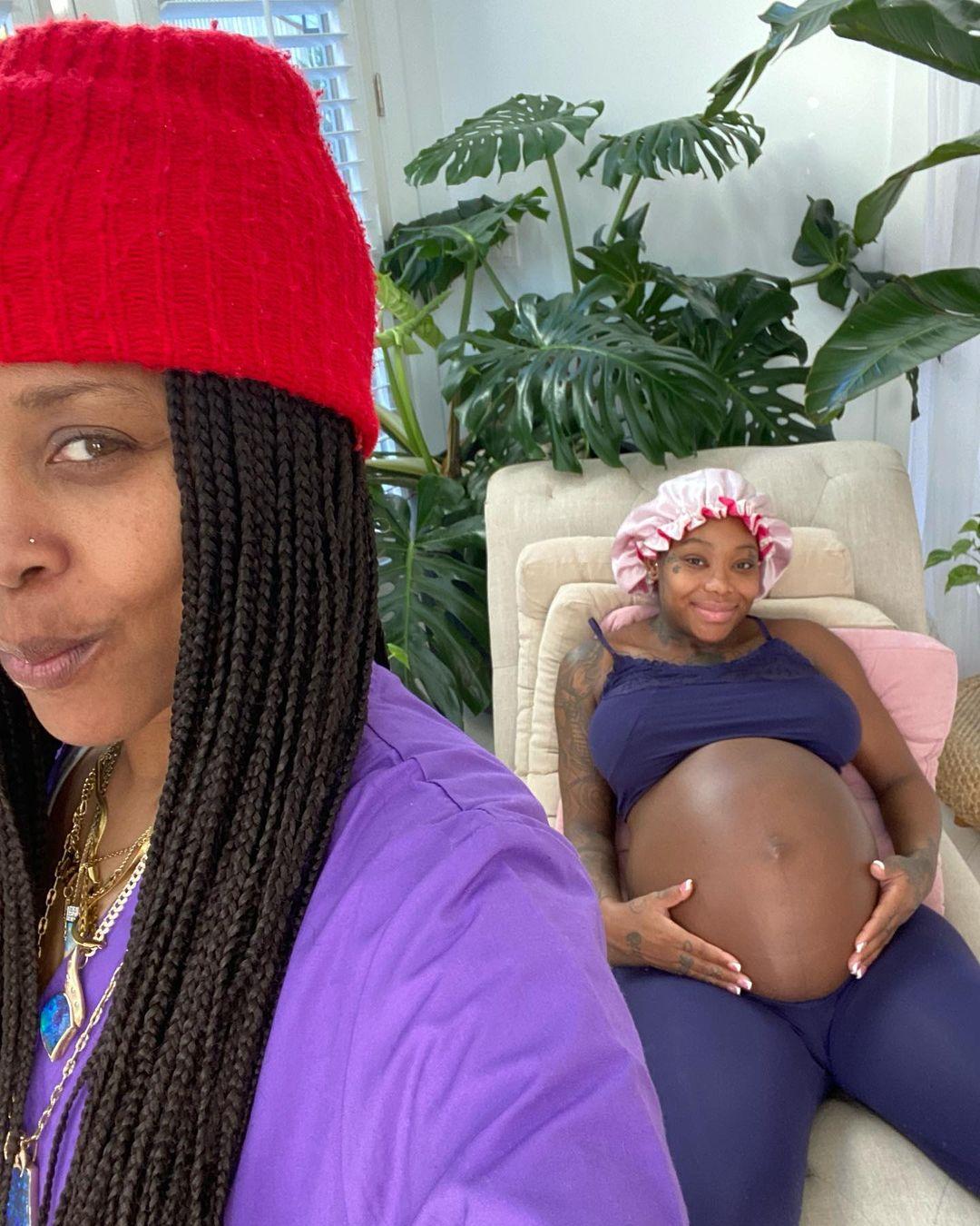 Summer Walker Nesting With Doula Erykah Badu, Baby No.2 Is Almost Here!