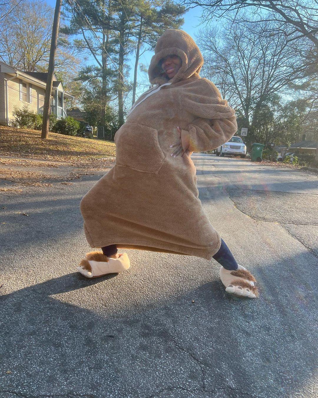 Summer Walker Nesting With Doula Erykah Badu, Baby No.2 Is Almost Here!