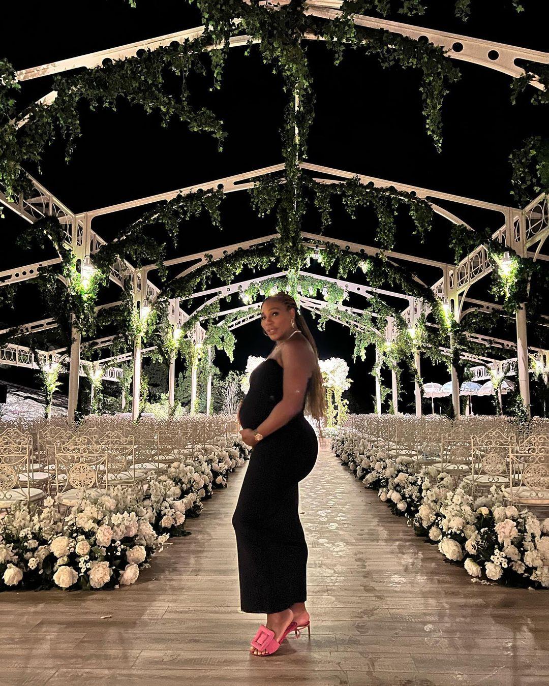 Serena Williams Baby Bump Is Competing With Her Huge Derrière