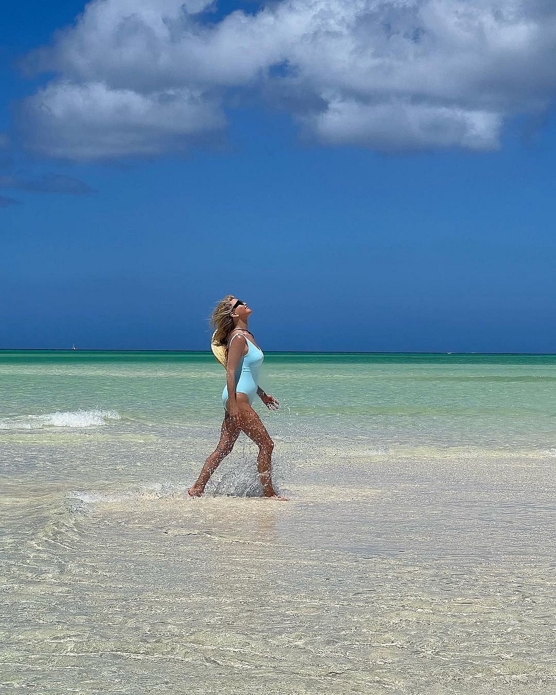 Christie Brinkley posing for the camera.