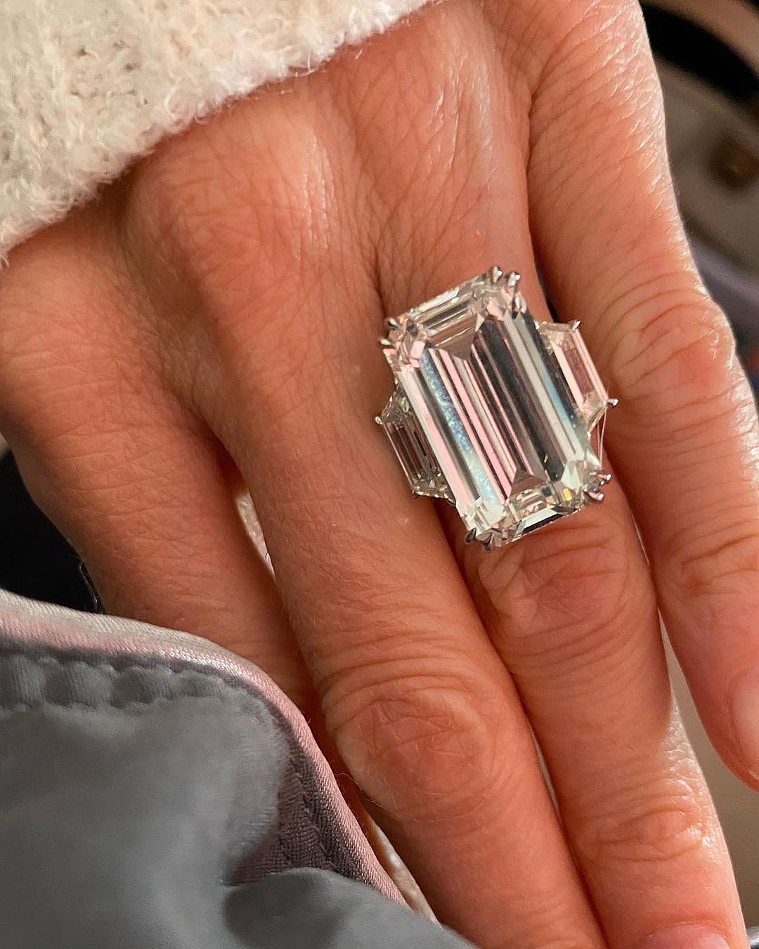 Bethenny Frankel Tells Her Engagement Story While Flaunting Her Massive Diamond Rock