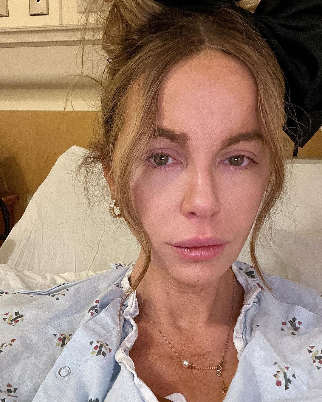 Kate Beckinsale Reveals She's Been Hospitalized With Tearful Photos Of Herself In A Hospital