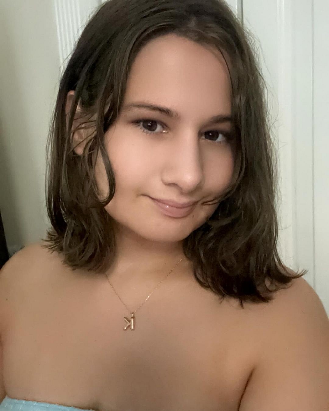 Gypsy Rose Blanchard taking a selfie